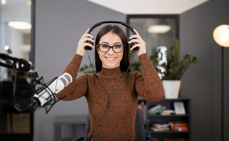 Come Guadagnare con i Podcast: Diritti d’Autore, Accesso Condizionato e Pubblicità